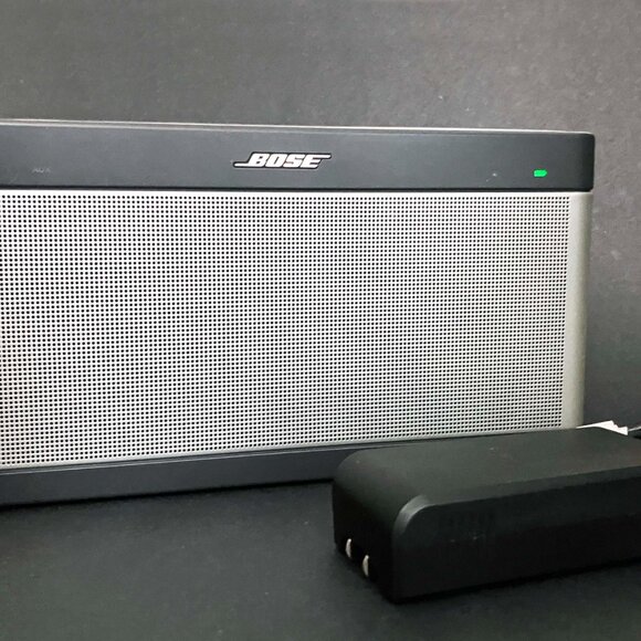 Bose Soundlink III Bluetooth Speaker / Auxiliary _ Great Sound & Condition! 12+h - Picture 1 of 8